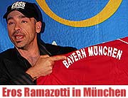 Eros Ramazotti auf Live World Tour in München. Der italienische Megastars wurde in den "Munich Olympic Walk of Stars" aufgenommen (Foto: Martin Schmitz)